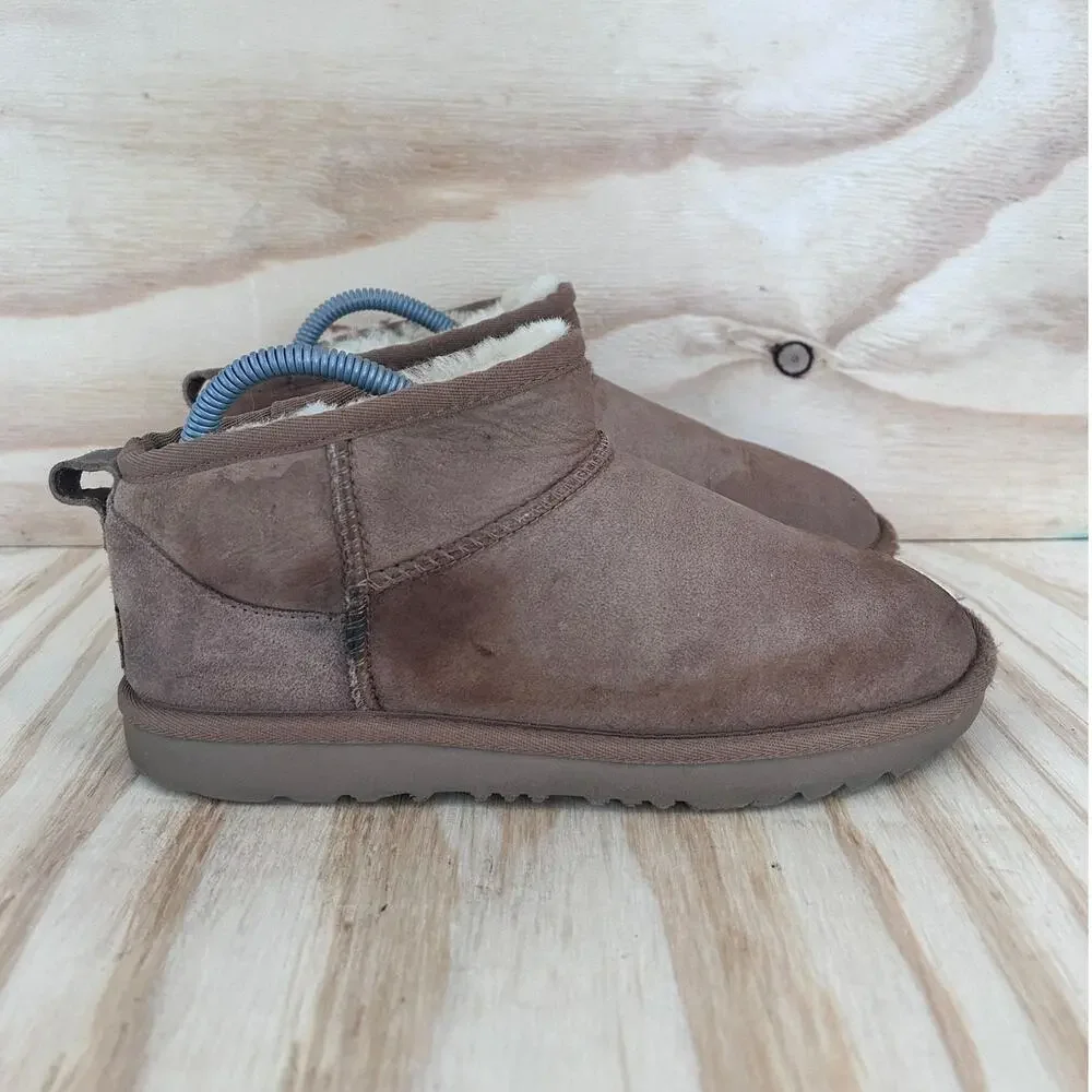 UGG Australia - Classic Ultra Mini - Boots - Brown - Women's - 7 - S/N 1130750K